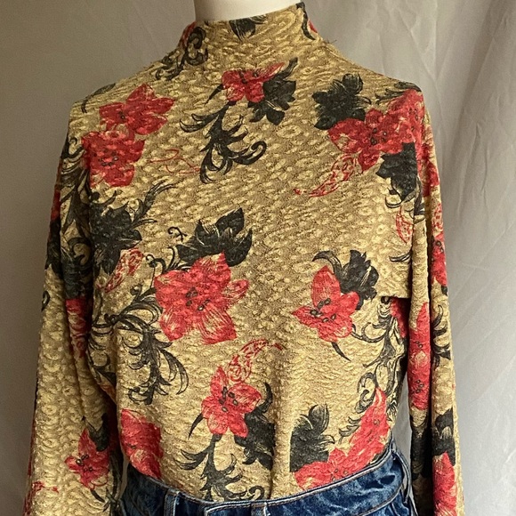 Floral printed turtle neck top - Picture 10 of 10